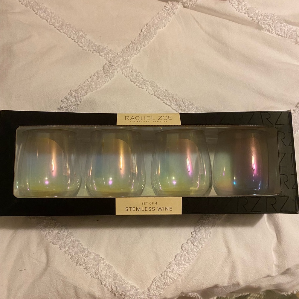 4 small wine glasses